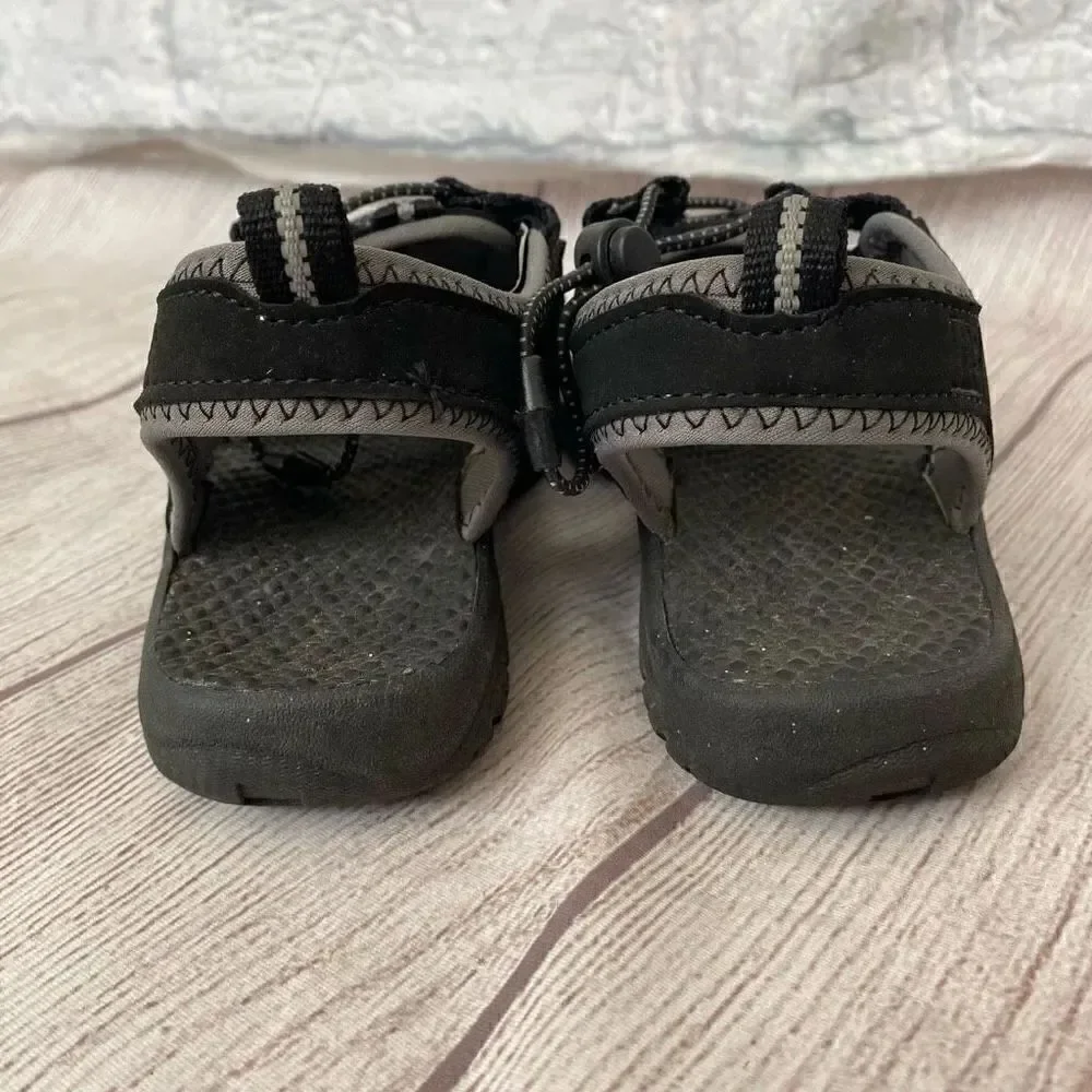 Rugged Outback sz 2 boys slip on water/outdoor shoes w/adjustable Cinch closure